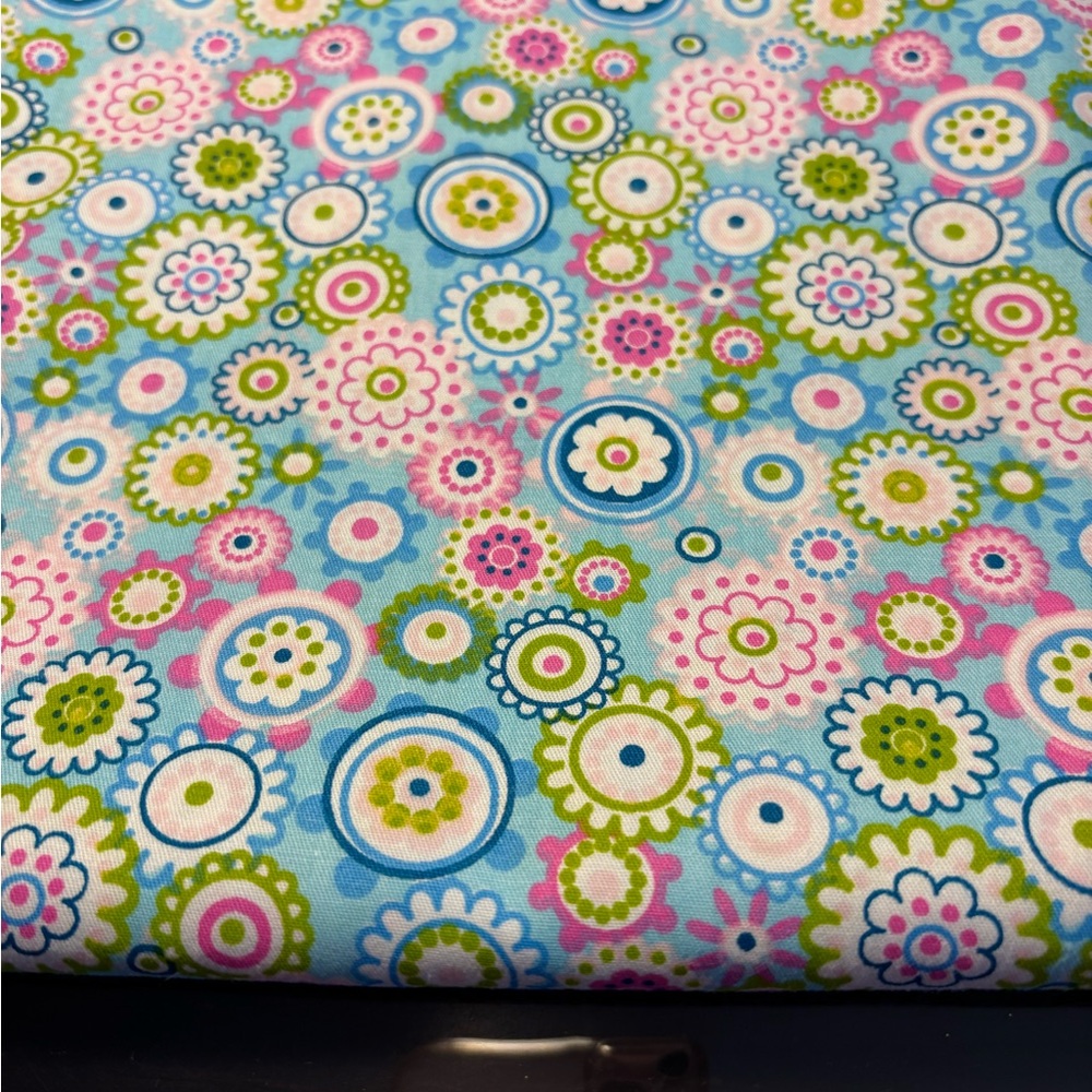 SPRING FLORAL TABLE RUNNER - Picture 4 of 4